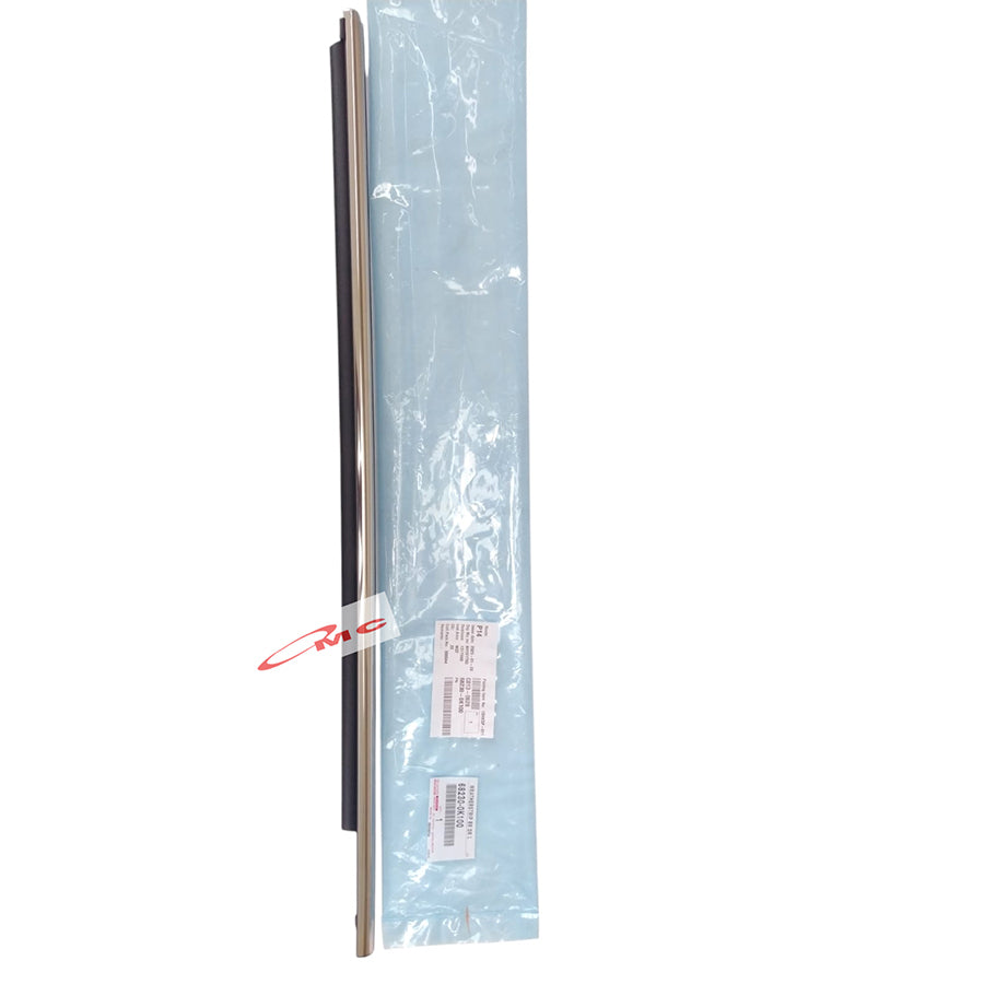 Pelipit Pintu Karet Kaca Luar Chrome Belakang Kiri Toyota Fortuner VRZ 2016-Up Original Toyota 68230-0K100