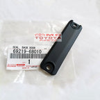 Cover Karet Switch Handle Pintu Bagasi Corolla Altis New Vios Matic 2007-2014 Wish Original Toyota 69219-68010 Cover Switch Plat Nomor Seal Back Door