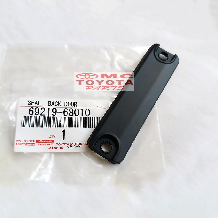 Cover Karet Switch Handle Pintu Bagasi Corolla Altis New Vios Matic 2007-2014 Wish Original Toyota 69219-68010 Cover Switch Plat Nomor Seal Back Door