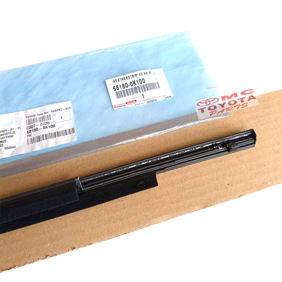 Pelipit Pintu Karet Kaca Luar Belakang Kanan Fortuner VRZ Original Toyota 68180-0K100