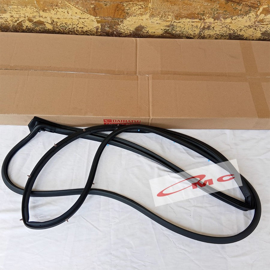 Karet Pintu Belakang Tengah Kanan Daihatsu All New Xenia Avanza Veloz G E Original 67871-BZ140-001