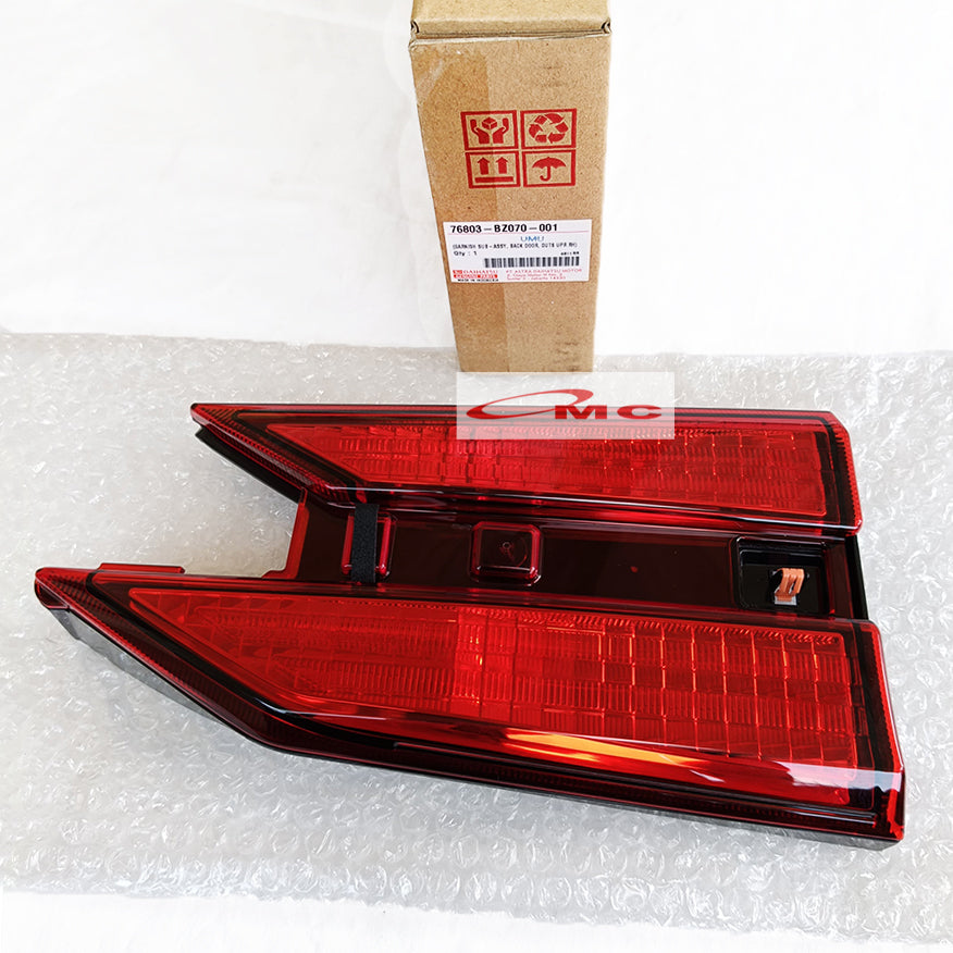 Reflektor Lampu Bagasi Belakang Kanan Kiri Grand Avanza Veloz Xenia Facelift 2019 2020 2021 Original 76803-BZ070-001 / 76804-BZ050-001 Trunklid Trunk Lid Reflektor Bagasi Lampu Belakang Ori Lampu Reflektor Bagasi Pintu Belakang