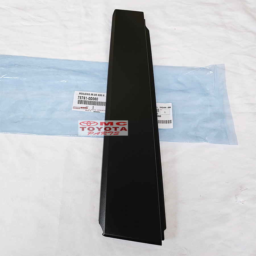 Moulding Cover Rangka Bingkai Kaca Pintu Tengah Bagian Depan Kanan Kiri Toyota Sienta 2016-2022 Original 75761-0D060 / 75762-0D060
