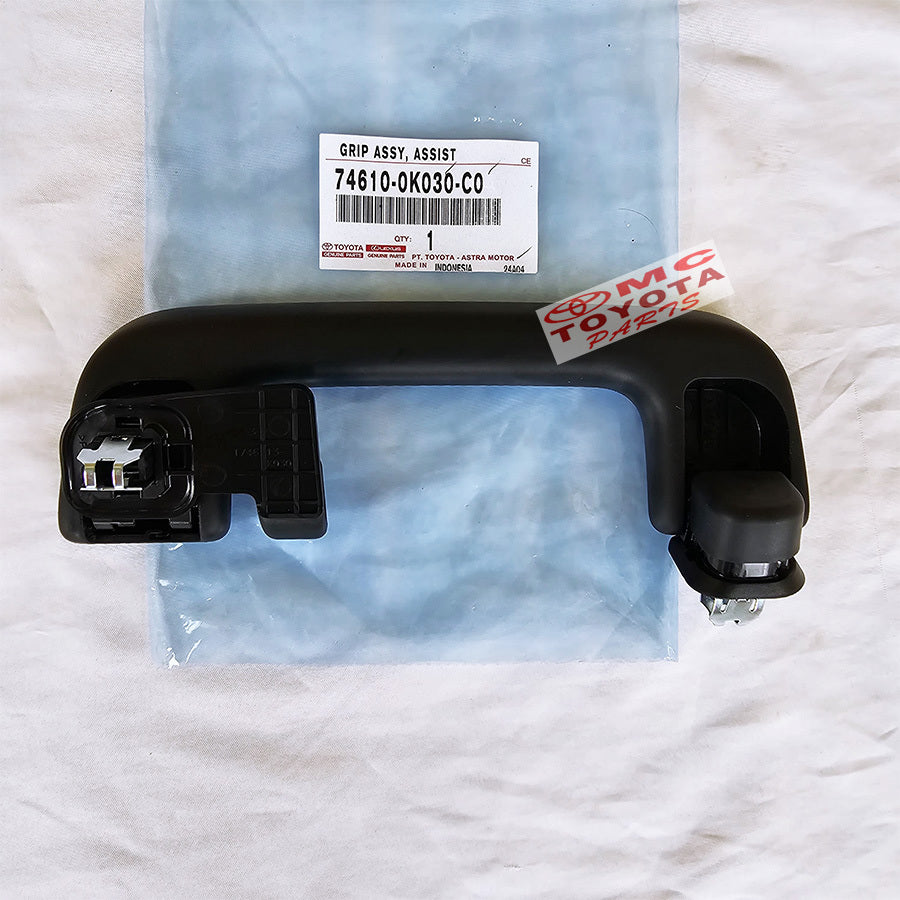 Pegangan Tangan Handle Hand Grip Plafon Atas Pintu Tengah Kanan Kiri Kijang Innova Zenix Reborn Venturer Fortuner VRZ original Toyota 74610-0K030-C0