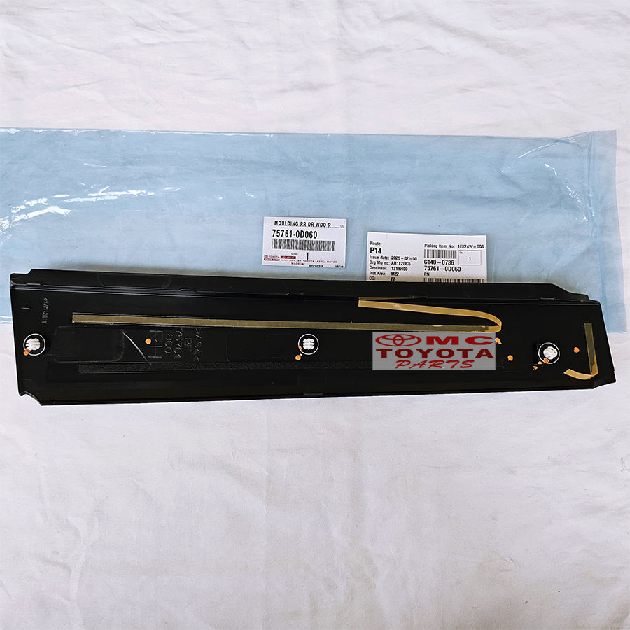 Moulding Cover Rangka Bingkai Kaca Pintu Tengah Bagian Depan Kanan Kiri Toyota Sienta 2016-2022 Original 75761-0D060 / 75762-0D060