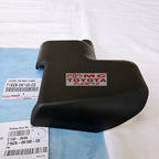 Cover tutup Dudukan Bantalan Engsel Stelan Dudukan  Kaki Jok Belakang Tengah Kanan Kiri Toyota Kijang Innova Verturer Reborn Original 71629-0K090-C0 71629-0K100-C0