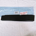 Moulding Cover Rangka Bingkai Kaca Pintu Tengah Bagian Depan Kanan Kiri Toyota Sienta 2016-2022 Original 75761-0D060 / 75762-0D060