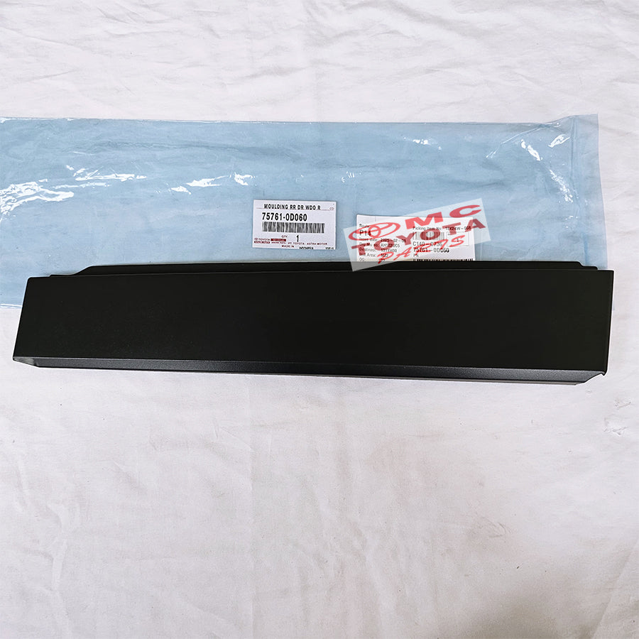 Moulding Cover Rangka Bingkai Kaca Pintu Tengah Bagian Depan Kanan Kiri Toyota Sienta 2016-2022 Original 75761-0D060 / 75762-0D060