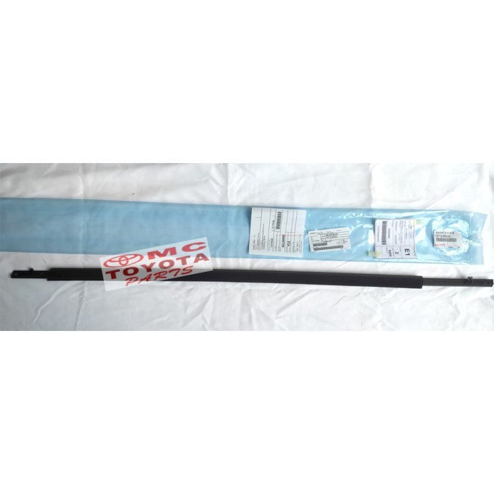 Pelipit Pintu / Karet Kaca Luar Belakang Kanan Innova Reborn 75730-0K030