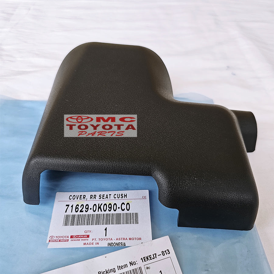 Cover tutup Dudukan Bantalan Engsel Stelan Dudukan  Kaki Jok Belakang Tengah Kanan Kiri Toyota Kijang Innova Verturer Reborn Original 71629-0K090-C0 71629-0K100-C0