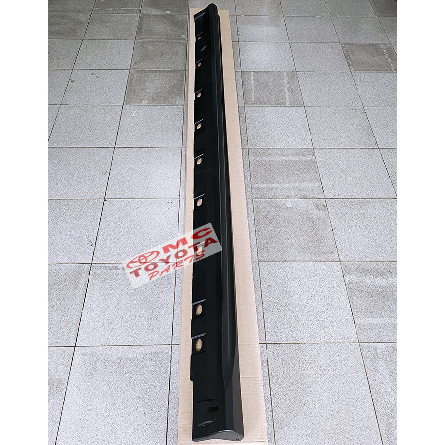 Moulding Rock Panel Cover Side Skrit Bodykit Sisi Bawah Pintu Kanan Kiri New Avanza Veloz 2021 Up Veloz Q 2022 Original Toyota 75852-BZ480 75851-BZ480