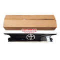 Trunk Lid Trunklid Bagasi Belakang Innova Reborn Venturer Facelift 2016-2022 Hitam Glossy Original Toyota 76801-YY060 Trunklid Lis List Bagasi Innova Venturer Trunklid Lis Pintu Bagasi Garnish Back Door Ori
