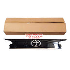 Trunk Lid Trunklid Bagasi Belakang Innova Reborn Venturer Facelift 2016-2022 Hitam Glossy Original Toyota 76801-YY060 Trunklid Lis List Bagasi Innova Venturer Trunklid Lis Pintu Bagasi Garnish Back Door Ori