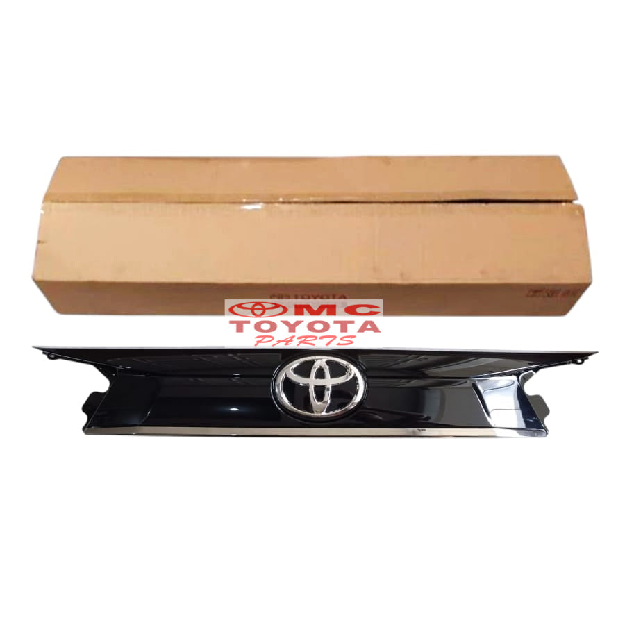 Trunk Lid Trunklid Bagasi Belakang Innova Reborn Venturer Facelift 2016-2022 Hitam Glossy Original Toyota 76801-YY060 Trunklid Lis List Bagasi Innova Venturer Trunklid Lis Pintu Bagasi Garnish Back Door Ori