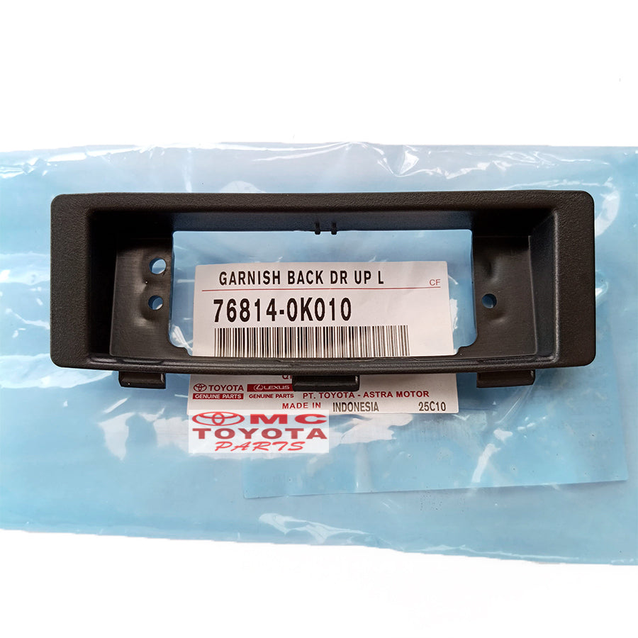 Tutup Cover Lampu Plat Nomor Belakang Kanan Kiri Innova 2004-2015 Original Toyota 76813-0K010 / 76814-0K010 Cover Lampu Plat Nomor Innova Sebelum Reborn Ori Harga Satuan 1 Pcs