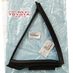 Karet Kaca Segitiga Pintu Belakang Kanan Kiri Fortuner VRZ Original 68188-0K070 / 68189-0K070 Karet Segitiga Kaca Belakang Pintu Tengah