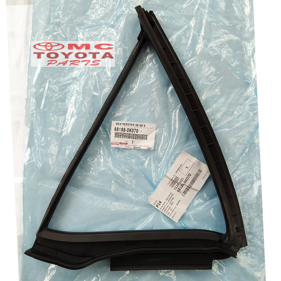 Karet Kaca Segitiga Pintu Belakang Kanan Kiri Fortuner VRZ Original 68188-0K070 / 68189-0K070 Karet Segitiga Kaca Belakang Pintu Tengah