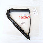 Karet Kaca Segitiga Pintu Belakang Kanan Kiri Fortuner 2005-2015 Original 68188-0K011 / 68189-0K011 Karet Segitiga Kaca Belakang Pintu Tengah