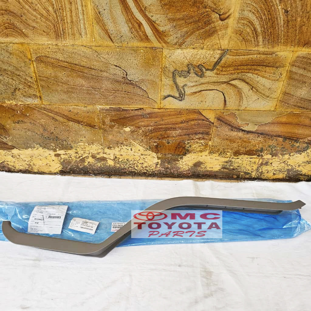 Jepit Karpet Original Toyota Dyna Saurus Hino Dutro  Kanan Kiri 67914-0W020-B0 67913-0W020-B0