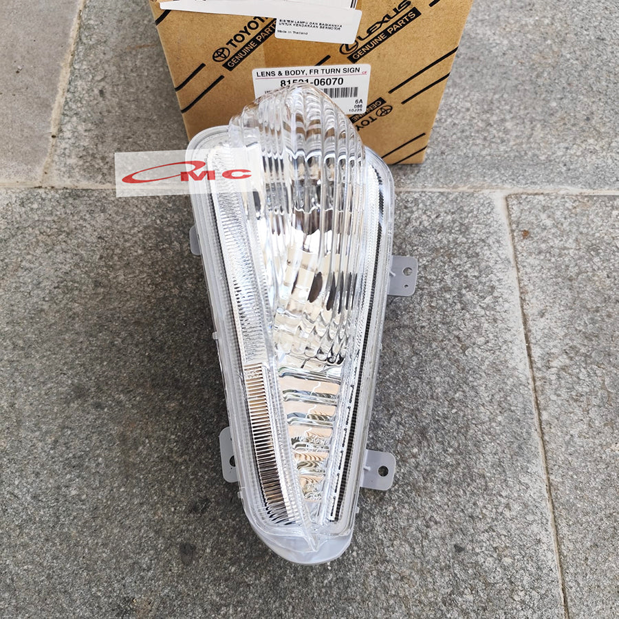 Sen Bemper Depan Innova Reborn Facelift 2021-2023 Kiri Kanan Sein Bumper Segitiga New Original Genuine Toyota 81511-06070 81521-06070