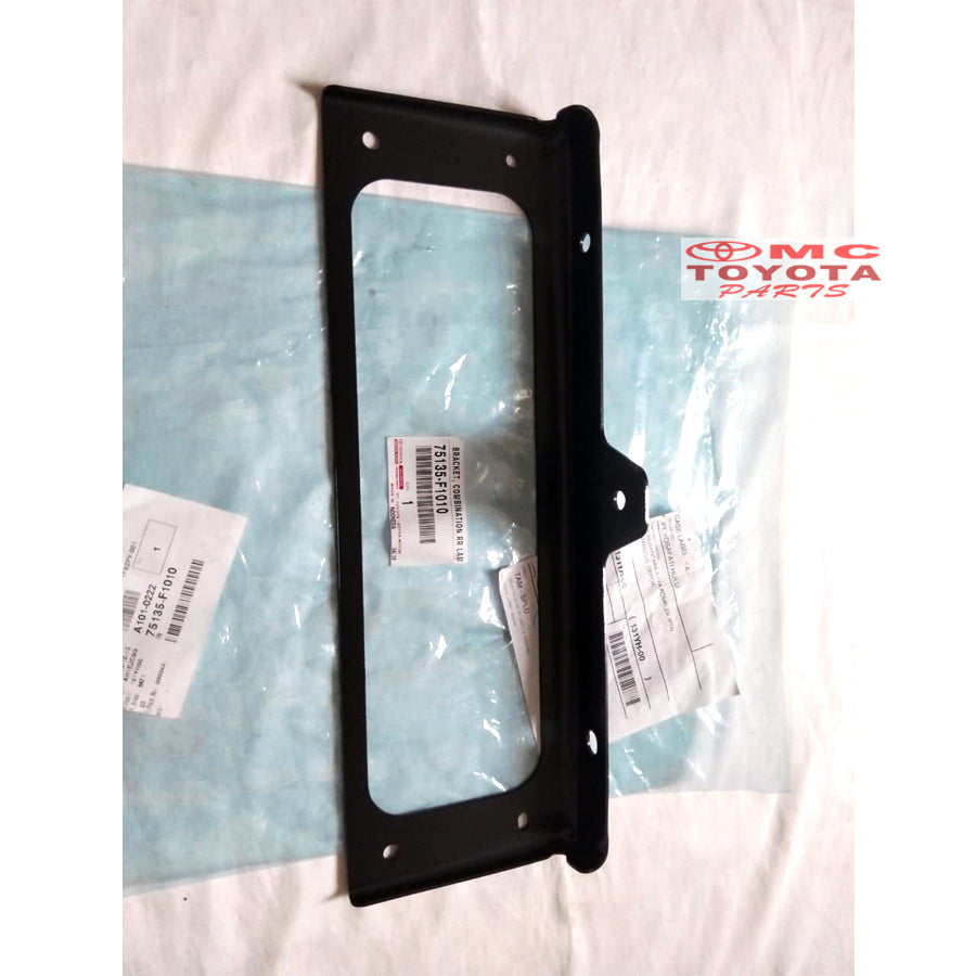 Bracket Lampu Belakang Breket Lampu Belakang Dudukan Lampu Belakang  Dyna Saurus All Tipe Hino Dutro All Tipe Original 75135-F1010