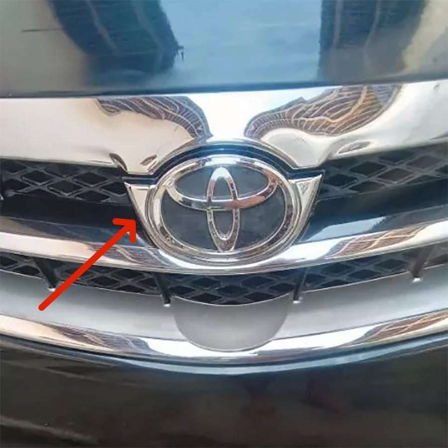Base Emblem Logo Grille Depan Avanza Xenia Tahun Lama Original 52441-BZ010 Base Ring Emblem Dudukan Ring Logo Ring Luar Chrome Grill Radiator Bemper Depan Ori