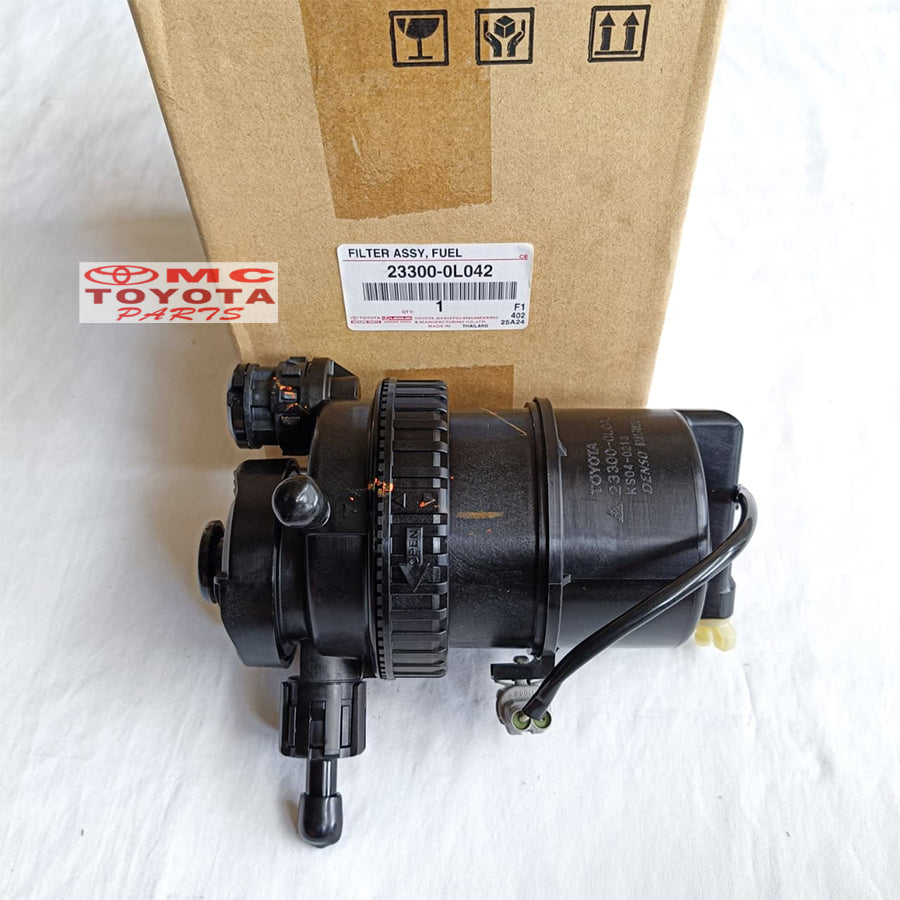 Rumah Filter Solar Assy Kijang Innova Fortuner Hilux Diesel 2KD Original Toyota 23300-0L042 Rumah Fuel Filter Solar Komplit Pompa Solar Assy Ori