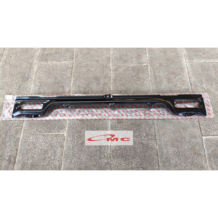 Panel Kumis Grill Plat Bawah Grill Depan Taft GT Hiline Rocky F70 F75 Original Daihatsu 53911-87609-001 Kumis Gril Grille Grill Lampu Sen Sein Panel Front Valance Ori