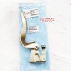 Engsel Kap Cup Motor Depan Kanan Kiri Innova Reborn Original Toyota 53410-0K180 / 53420-0K180 Engsel Kap Mesin Inova Reabon