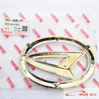 Emblem Logo Grille Radiator Depan Luxio 2015 Up Original Daihatsu 75311-BZ260-001