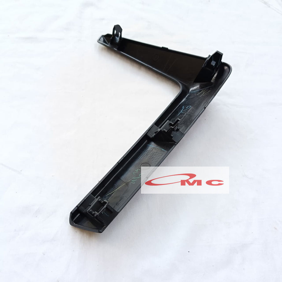 List Moulding Bumper Lampu Fog Lamp Depan Kanan Kiri Hitam Ayla Facelift 2016-2020 Original 52712-BZ220-001 52713-BZ220-001