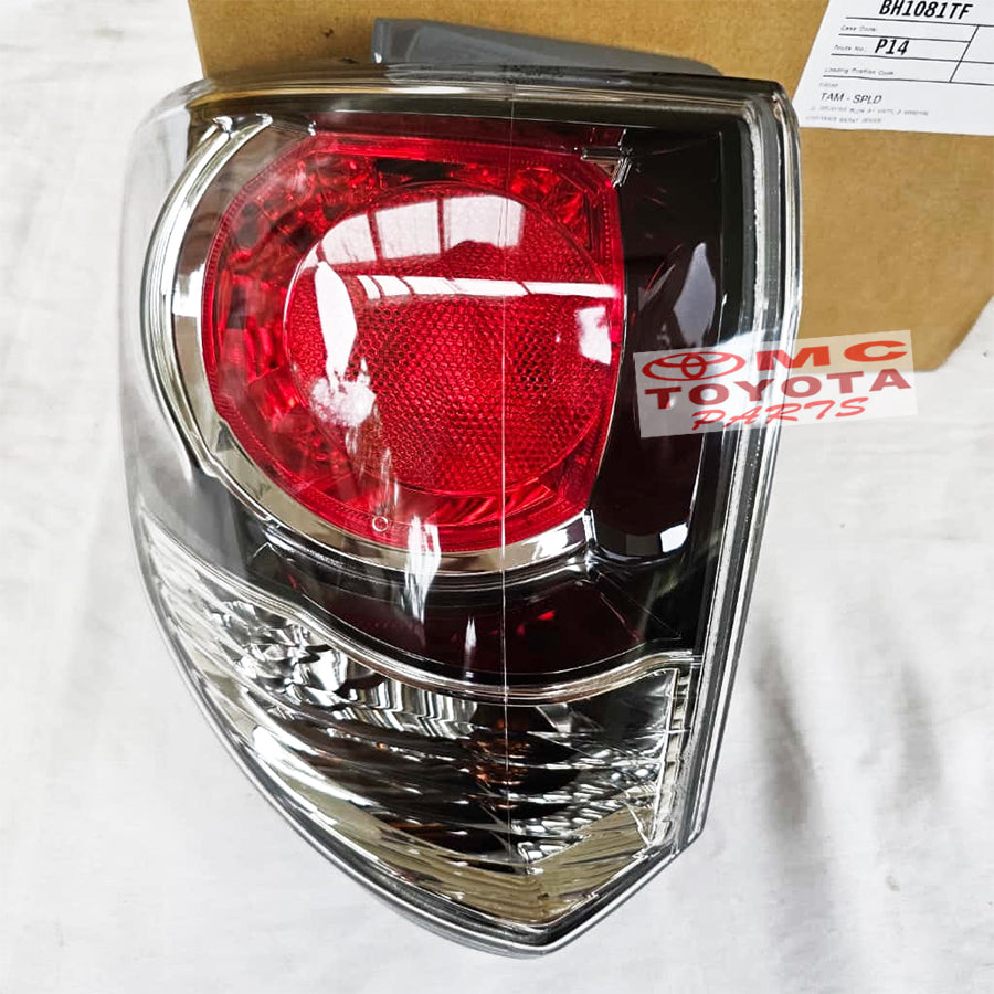 Lampu Stop Lamp Belakang Kanan Kiri Original  Toyota Fortuner VNT 2012-2015  81550-0K400 81560-0K410 Hitam