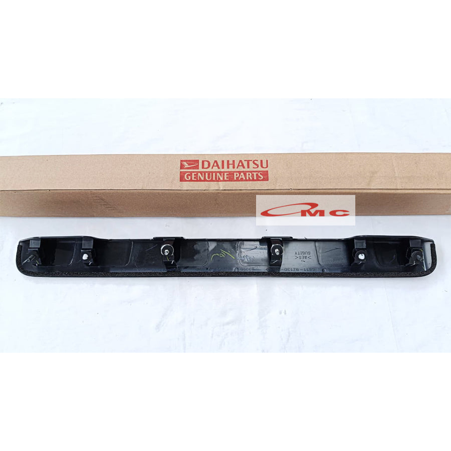 Trunklid Handle Pintu Bagasi Buka Samping Daihatsu Gran Max Original 76802-BZ140-001 Trunk Lid Trunklid Bagasi Belakang Grand Max Grandmax Granmax Lis List Pintu Bagasi Belakang Garnish Back Door