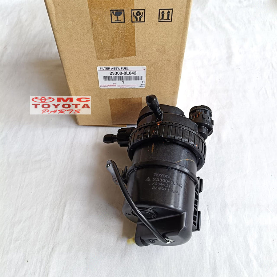 Rumah Filter Solar Assy Kijang Innova Fortuner Hilux Diesel 2KD Original Toyota 23300-0L042 Rumah Fuel Filter Solar Komplit Pompa Solar Assy Ori