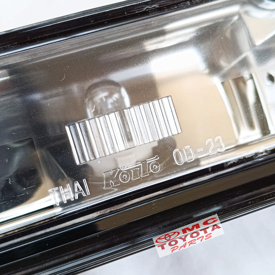 Lampu Plat Nomor Yaris 2006-2013 Original Toyota 81270-0D060 Lampu Plat Nomor Belakang Yaris Bakpao Lampu Plat Nomer Pelat Bagasi