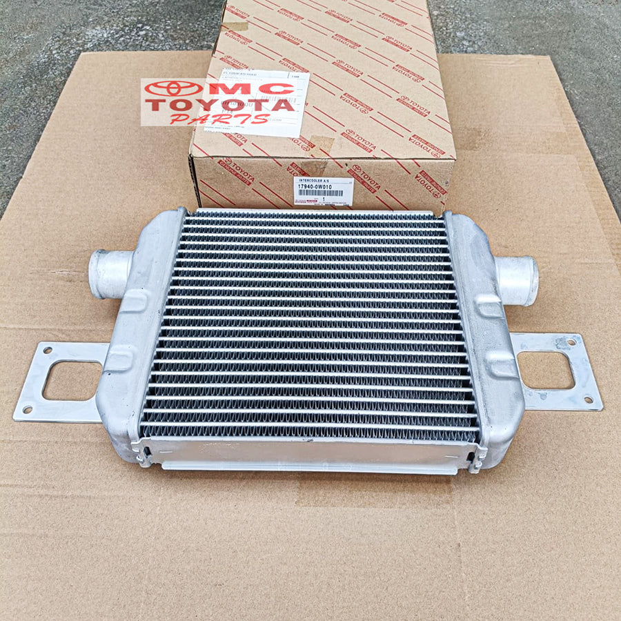 Turbo Intercooler Toyota Dyna Saurus Hino Dutro 110 130 Asli Original 17940-0W010 Inter Cooler Intercoler Intercoller Full Aluminium Almunium Alumunium