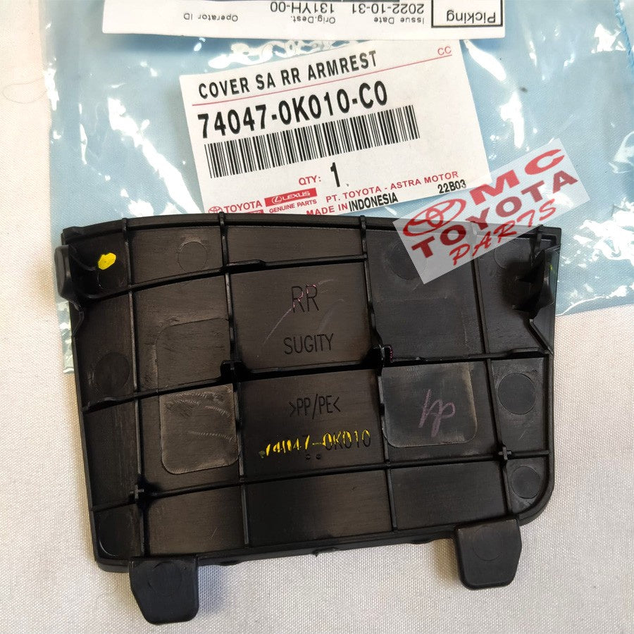 Cover Tutup Arm Rest Armrest Tengah Kanan Innova Reborn 74047-0K010-C0