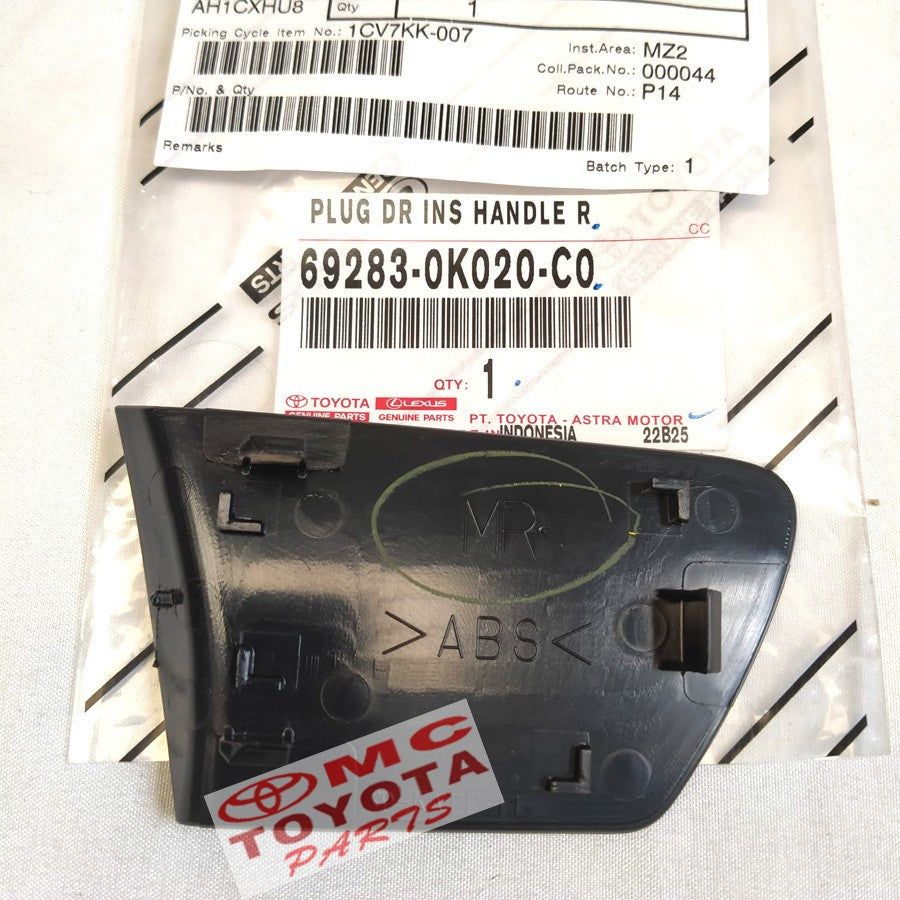Tutup Cover Baut Handle Dalam Kanan Innova Fortuner New 69283-0K020-C0