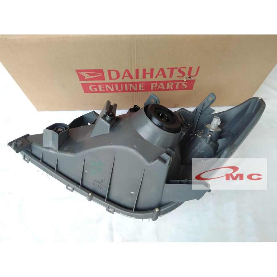 Lampu Depan / Head Lamp Kanan Avanza Xenia VVT-i  Non VVT-i 81110-BZ050-001 81110-BZ010